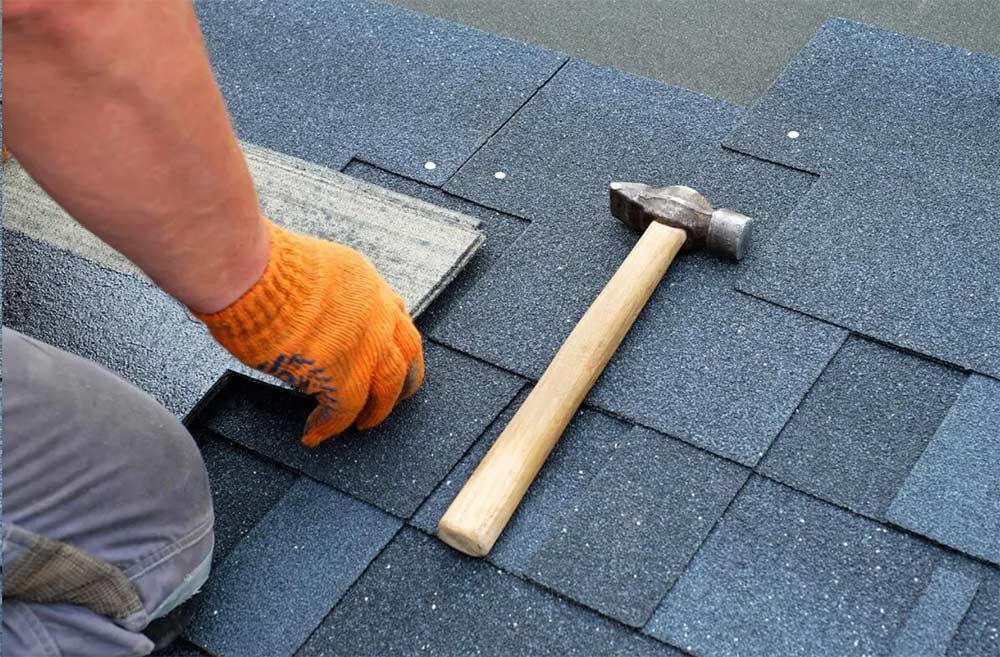 Daniel Hood Roofing Contractor Replaces Roof Shingles on Knoxville, TN Home During Roof Repair